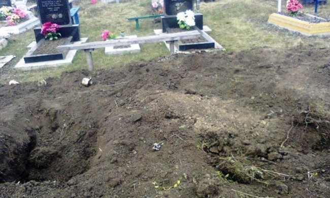 Вандалы разрыли могилу ветерана ради медалей