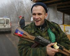 Боевики похвастались плененным бойцом ВСУ: сняли неубедительное видео