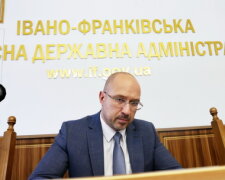 Хоч лягай і помирай: франківчани місяцями сидять без зарплат, "винуватець" знайшовся в несподіваному місці