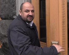 Кто ходит в гости к АП: под дверью поймали фигурантов расследований НАБУ