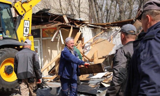 Київблагоустрій демонтує незаконні об'єкти