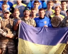 Разом до перемоги: як воїни підтримують футболістів (відео)