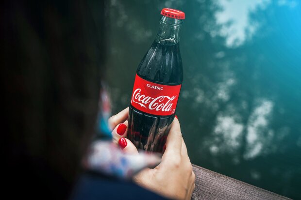 Компания Coca-Cola обозвала своих потребителей "тормозами", новая акция озадачила всех