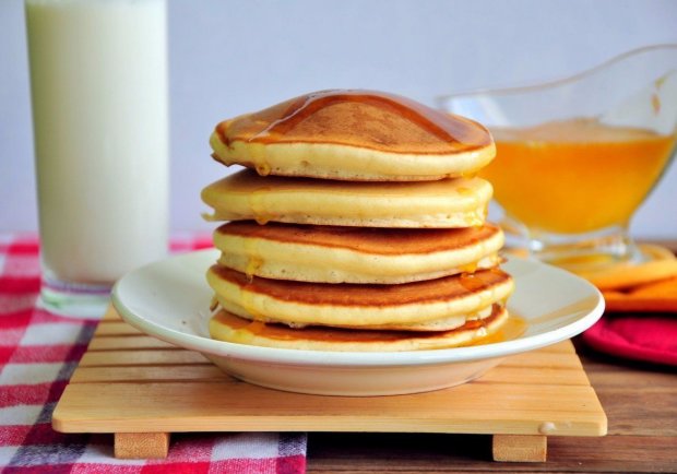 Порадуйте себе ідеальним сніданком: рецепт справжніх американських панкейків