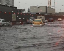 Москвичей вновь "накрыло" ураганом