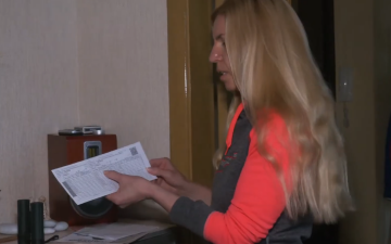 Платежки за коммуналку. Фото: скрин youtube