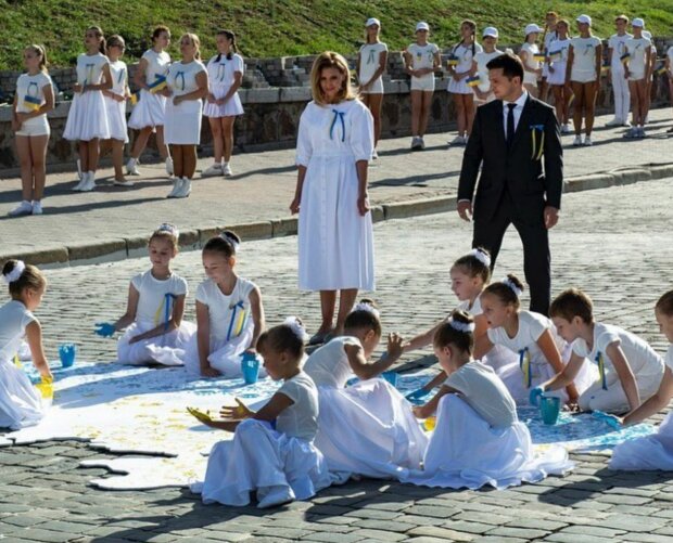 Елена Зеленская тепло поздравила украинцев с Днем знаний: "Особенное утро..."