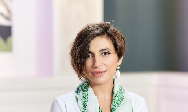 Олена Адамова