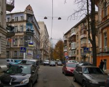 Похищение женщины в Киеве попало в объектив камеры