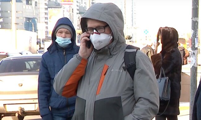 люди в масках, скріншот з відео