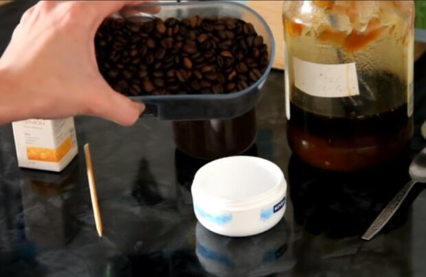 Скраб з кави, фото YouTube