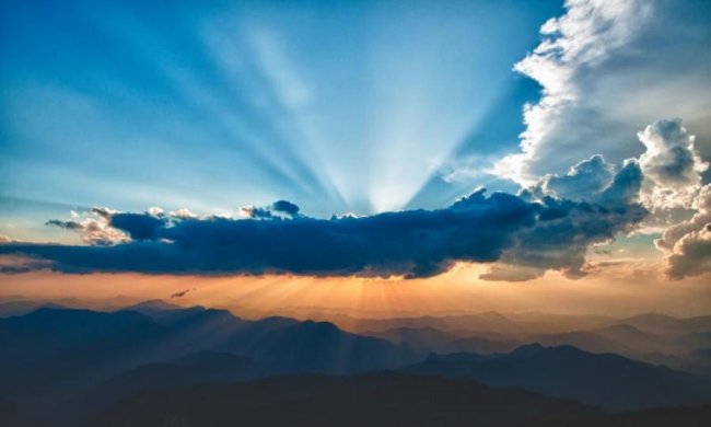 Святой знак: схождение Иисуса  случайно сняли на видео