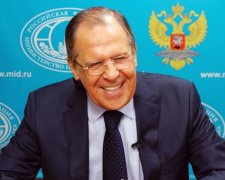 Скиглять та моляться: у Лаврова чекають рішення України щодо "відносин"