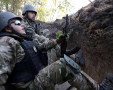 Под ливнем пуль: боевики ровняли с землей позиции украинских защитников