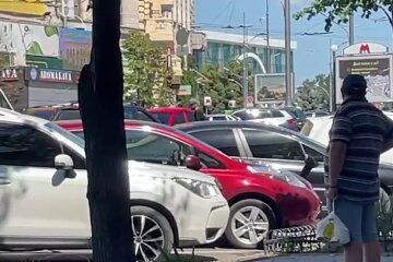 У Харкові чоловік кидався під автомобілі