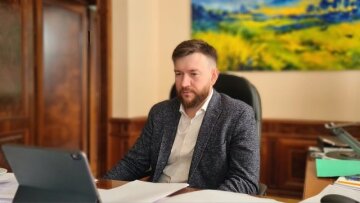 Денис Улютін