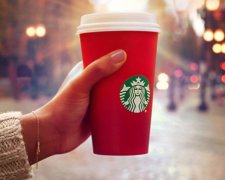 Трамп призвал бойкотировать Starbucks из-за дизайна стаканчиков