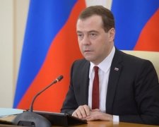 Медведев подготовил россиян к жизни под санкциями