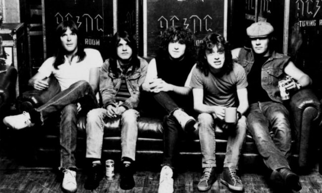 Конец целой эпохи: умер легенда AC/DC