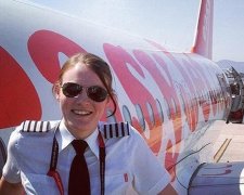Наймолодшим в світі капітаном авіалайнера стала 26-річна британка