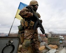 Незліченні обстріли, таємний снайпер і втрата героя: доба в АТО виявилася лютою