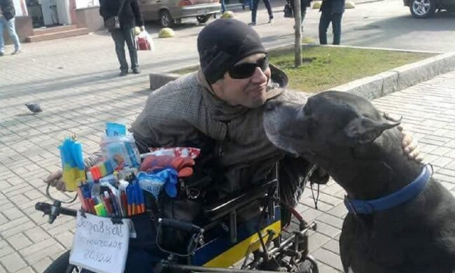 Инвалид-колясочник берется за утилизацию электроприборов, фото: Facebook