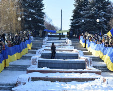 Над Донецком запестрели сине-желтые флаги: все будет Украина, боевики в панике