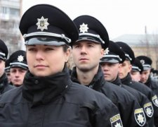 У перший день роботи житомирські патрульні поскаржилися на незручну форму