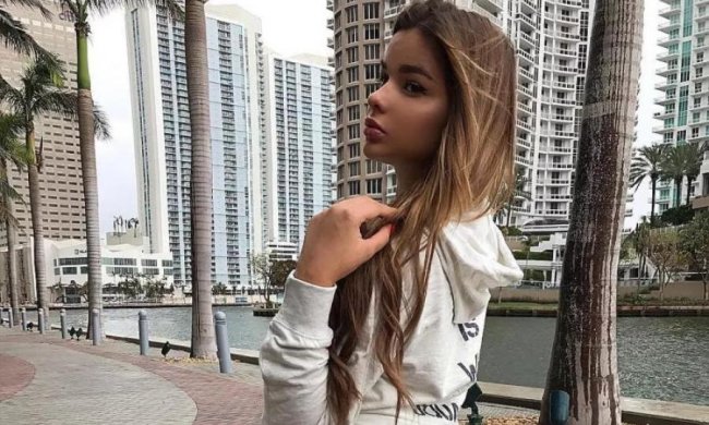 Російська Кардашьян, виваливши кавуни, показала свою любов