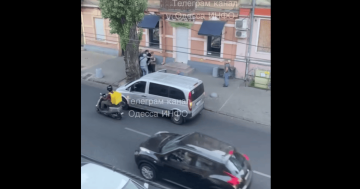 ТЦК ловлять цивільного. Кадр з відео