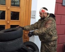 Одеський Майдан заблокував мерію та палить покришки