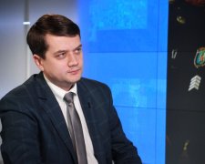 Перепалка Зеленского и Порошенко: Разумков оценил действия лидера президентской гонки