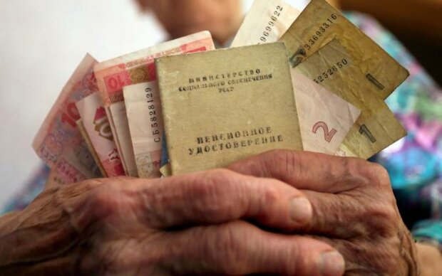Пересмотр и лишение пенсий: чиновники попытались успокоить украинцев