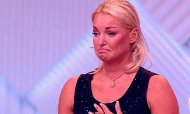 Волочкова протерла гойдалку голим задом: фото