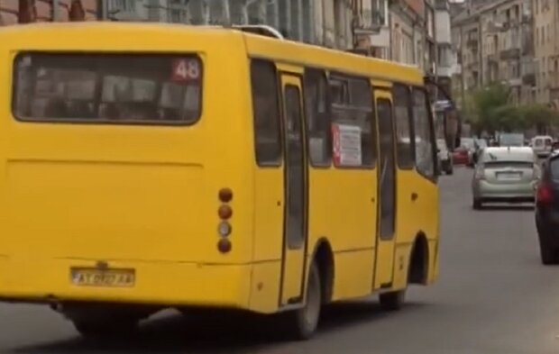 Автобус в Ивано-Франковске, кадр из видео, изображение иллюстративное: YouTube