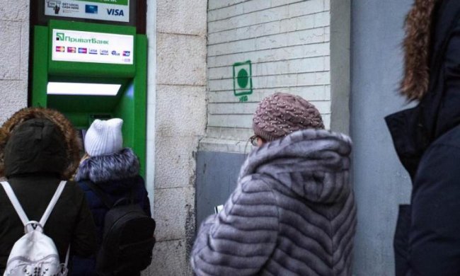 Курс валют: затяжной прыжок доллара удивил украинцев