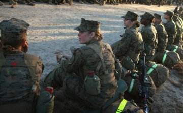 У США розслідують інцидент зі знімками оголених жінок-морпіхів