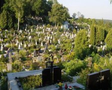 Наживается на чужом горе: сеть разозлил поп-делец