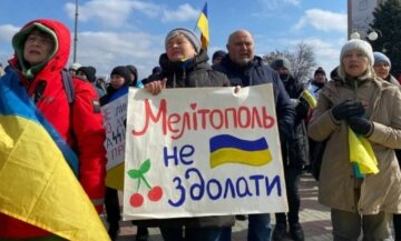 Мешканці Мелітополя / фото: ArmyInform