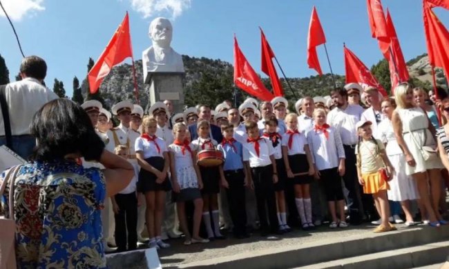 Кровавые пилотки из прошлого атаковали Крым: фото 