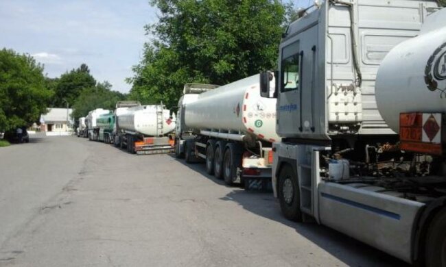 Армія отримала 10 тисяч тонн "палива Курченка" - Тимчук