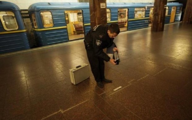 "Шутник" парализовал работу станции столичного метро