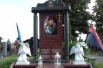На Прикарпатті вандали осквернили могилу героя АТО, соцмережі лютуть: "Відправити на передову, де загинув мій син"