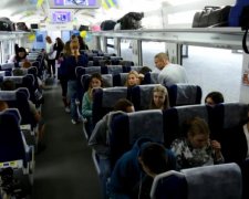 Не вафлями едиными: Укрзализныця пообещала накормить пассажиров