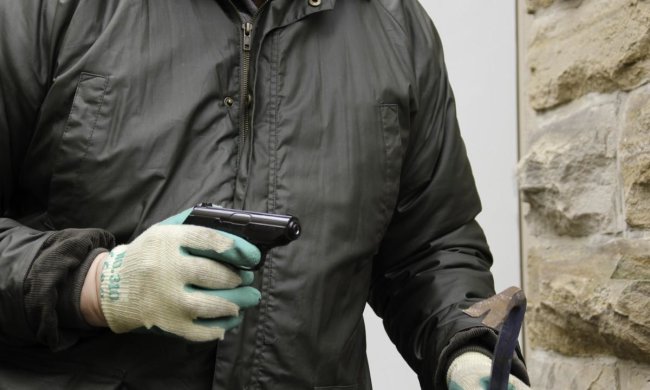 "Це б сталося в будь-якому випадку": бандити увірвалися до популярного українського співака, перший коментар
