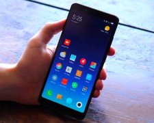 Смартфон Xiaomi з MIUI 11