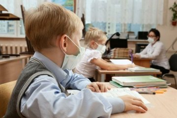 В Харькове массово закрывают школы: вспышка смертельной болезни набирает обороты