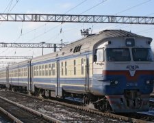 Локомотив влетел в поезд на железнодорожной станции: десятки пострадавших