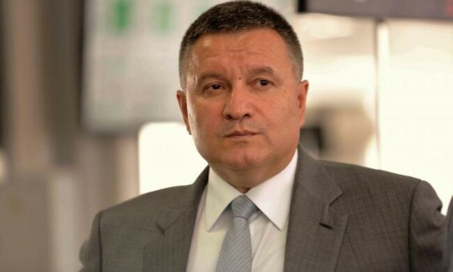 Аваков назвав копа у светрі СРСР патріотом до мозку кісток