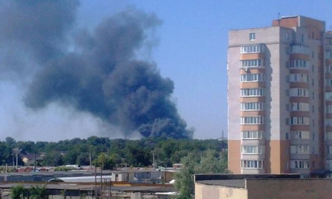 Нова пожежа під Києвом - горить склад пінопласту